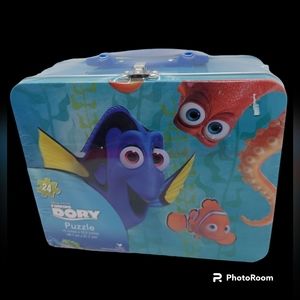 Disney Pixar Finding Dory 24 Piece Puzzle In Lunchbox Style Case NWOT